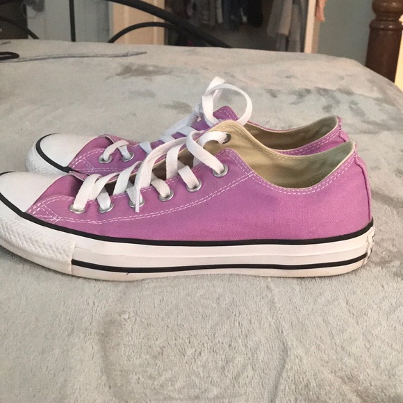 light purple low top converse - Picture 2 of 2
